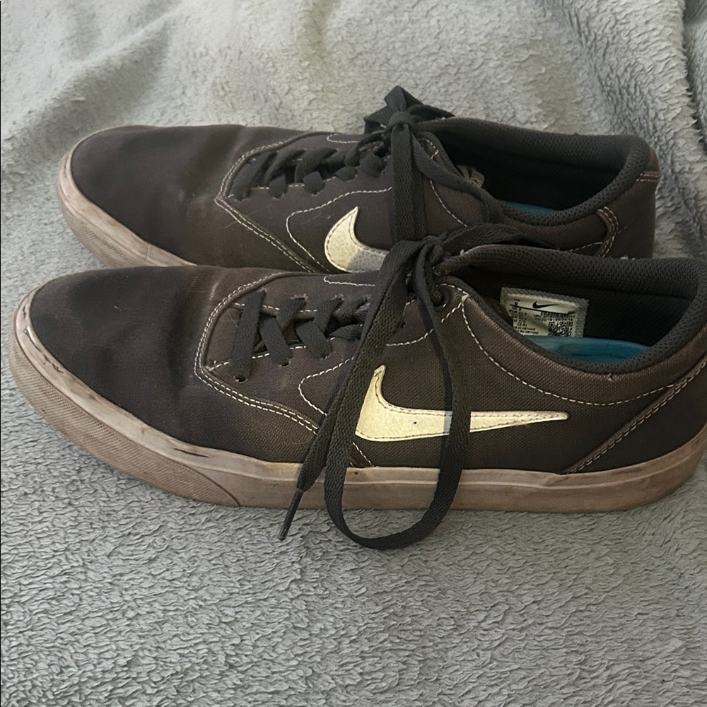 Size 9 Nike Men's Black and White Sneakers